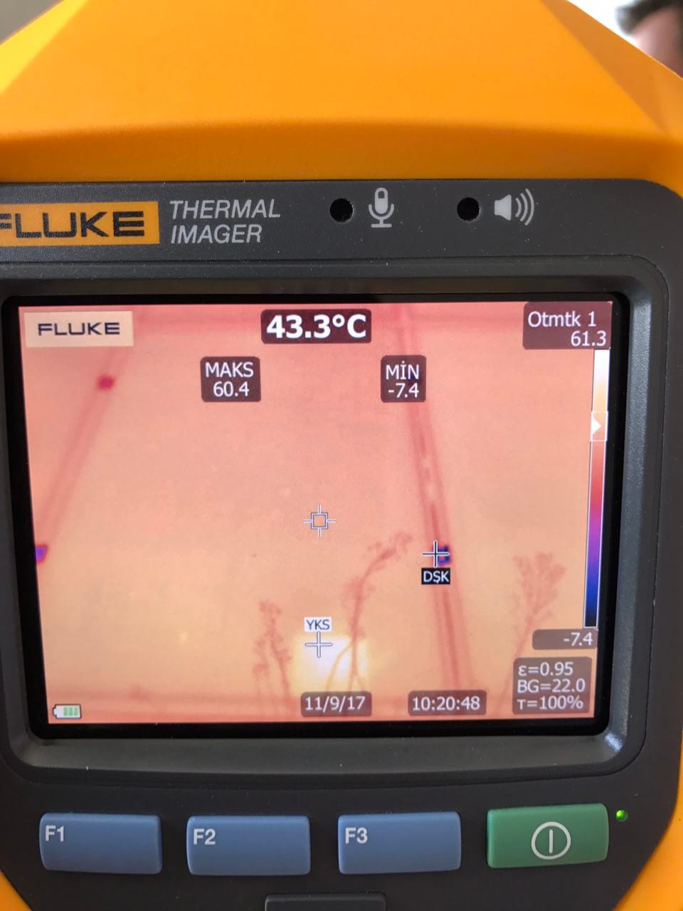 Fluke termal kamera ekranında 43,3°C okuma ve -7,4 ile 60,4°C arası sıcaklık aralığı